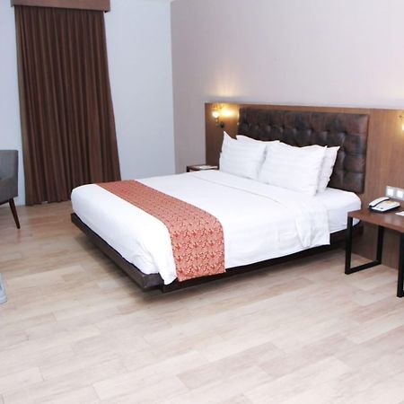 แกรนด์ คันเกน โฮเทล อูริป ซูโมฮาร์โจ Hotel ยอกยาการ์ตา ภายนอก รูปภาพ