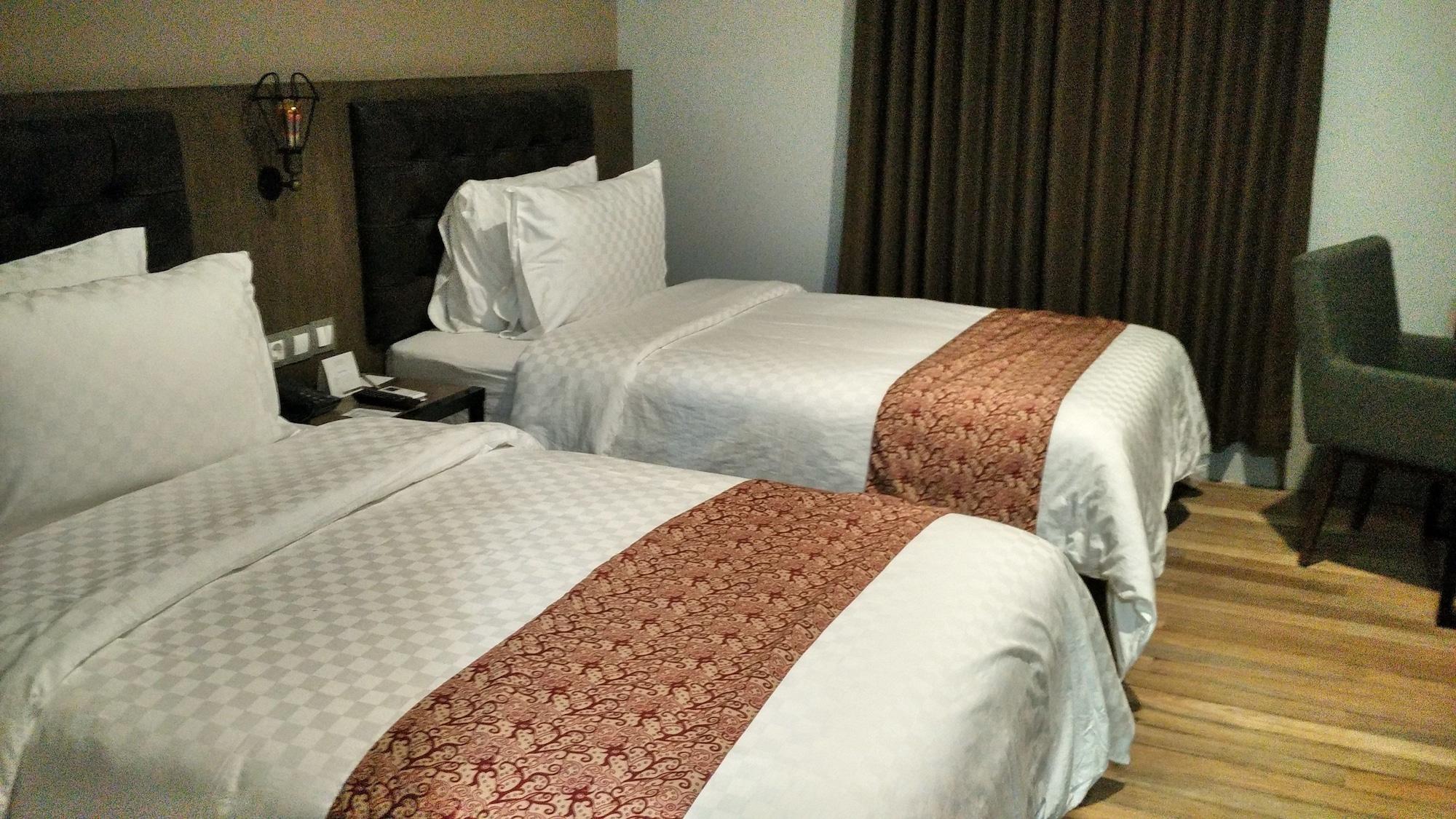 แกรนด์ คันเกน โฮเทล อูริป ซูโมฮาร์โจ Hotel ยอกยาการ์ตา ภายนอก รูปภาพ