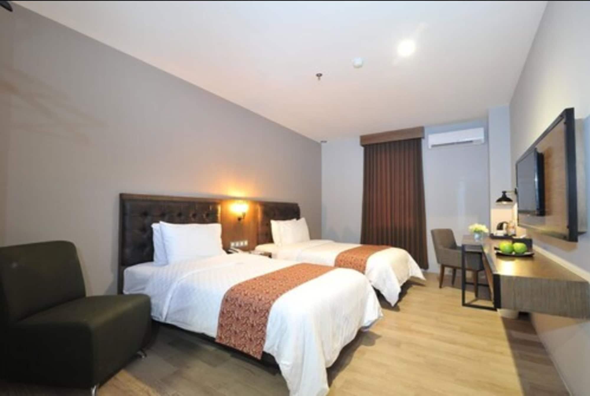 แกรนด์ คันเกน โฮเทล อูริป ซูโมฮาร์โจ Hotel ยอกยาการ์ตา ภายนอก รูปภาพ