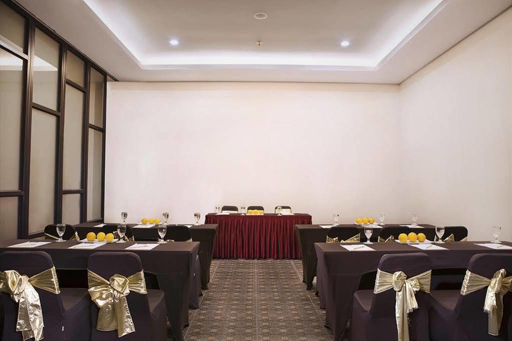 แกรนด์ คันเกน โฮเทล อูริป ซูโมฮาร์โจ Hotel ยอกยาการ์ตา ภายนอก รูปภาพ